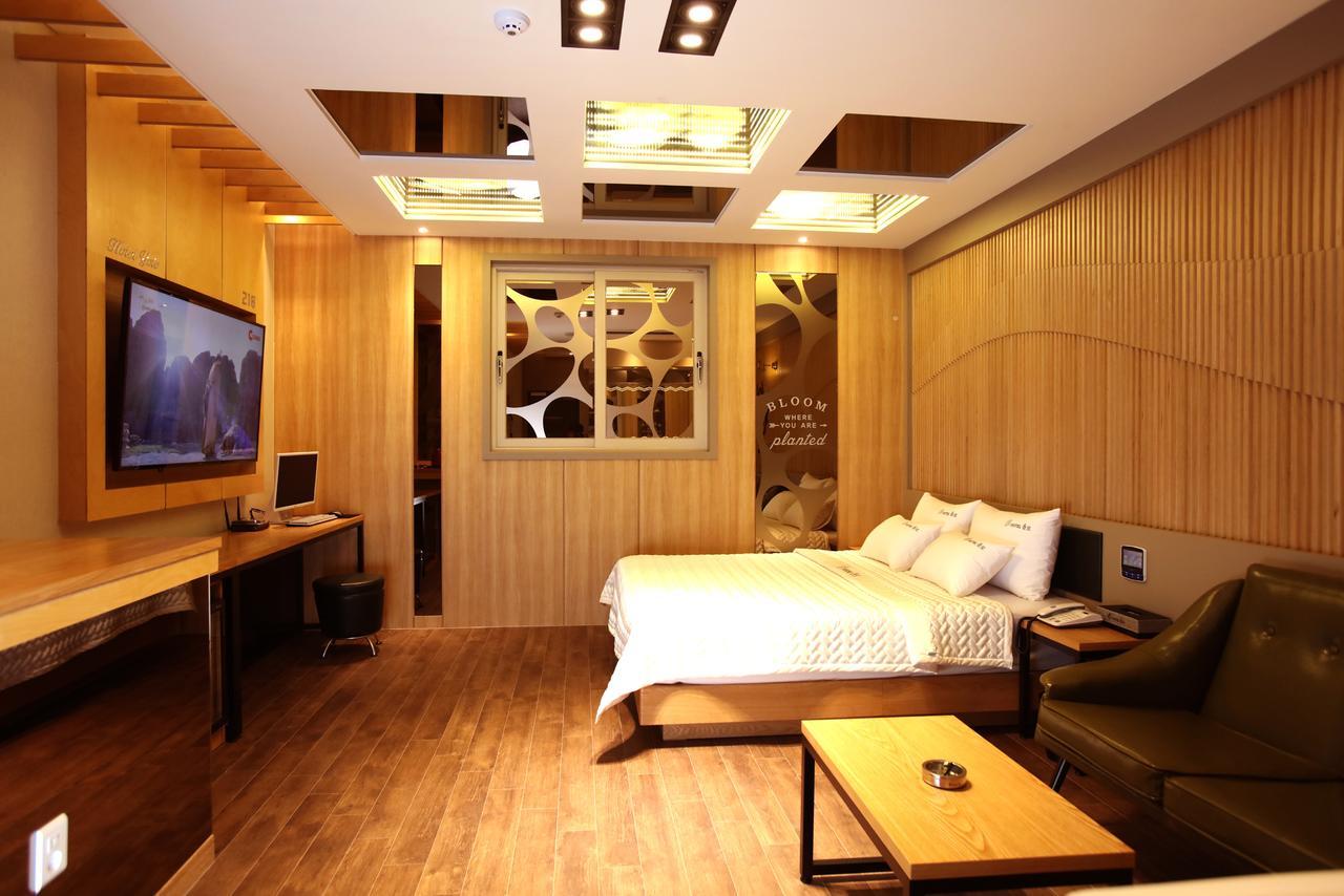 Hotel Yolo Chongnae-dong Εξωτερικό φωτογραφία